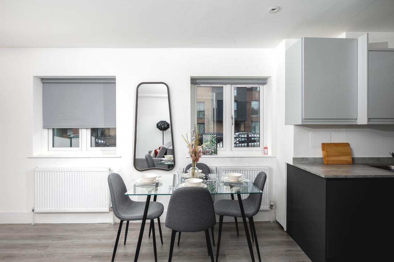 Skyvillion - London Enfield Chase Apartments With Parking & Wifi Zewnętrze zdjęcie