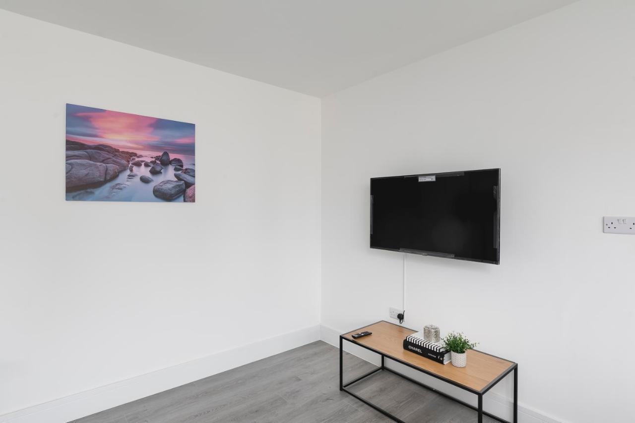 Skyvillion - London Enfield Chase Apartments With Parking & Wifi Zewnętrze zdjęcie