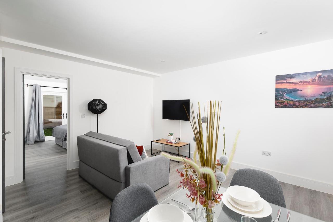 Skyvillion - London Enfield Chase Apartments With Parking & Wifi Zewnętrze zdjęcie