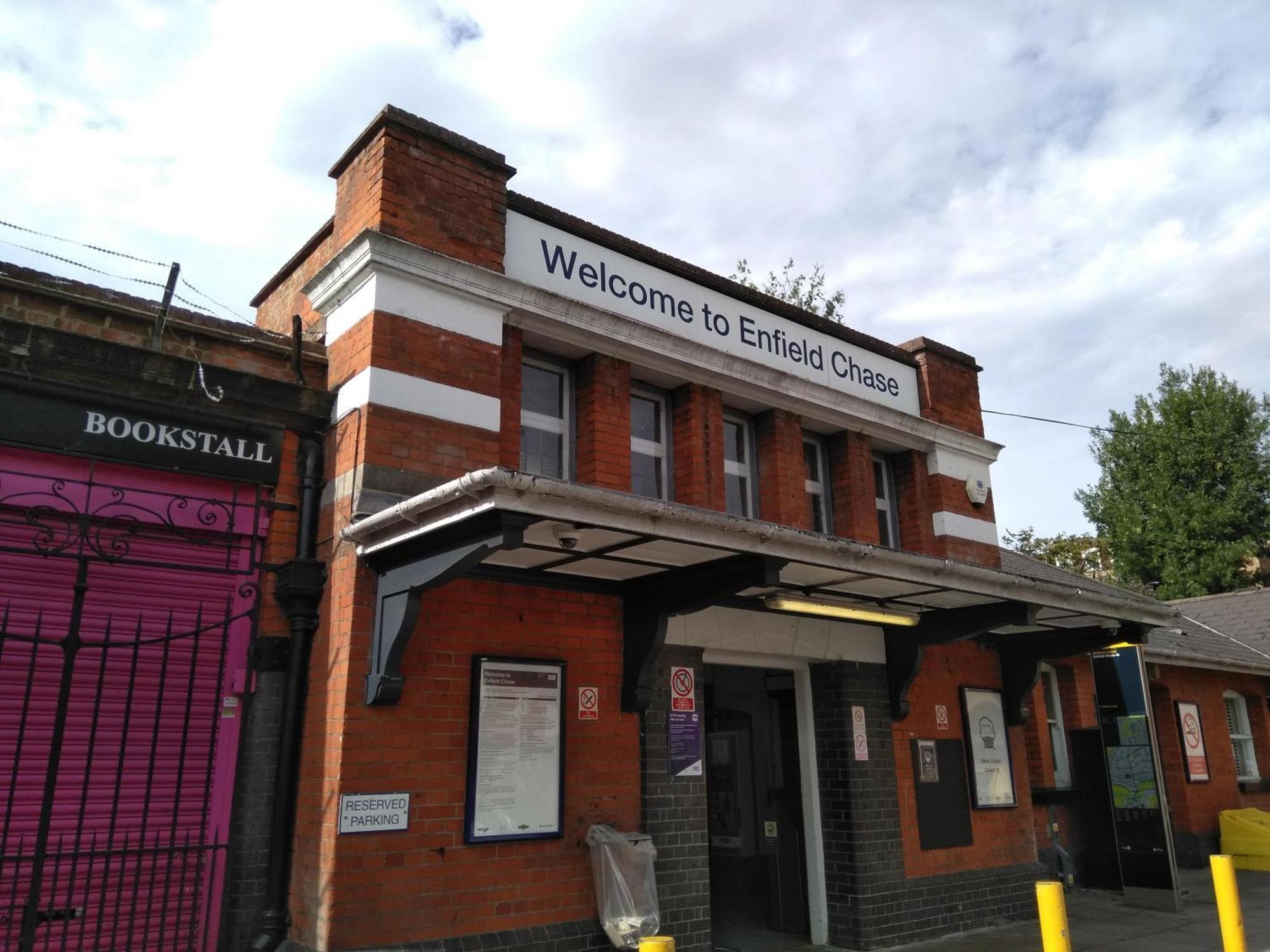 Skyvillion - London Enfield Chase Apartments With Parking & Wifi Zewnętrze zdjęcie